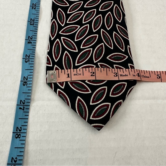 New Silk Tie White Green Red Accents Hand Printed in Italy Made in USA - Picture 3 of 9